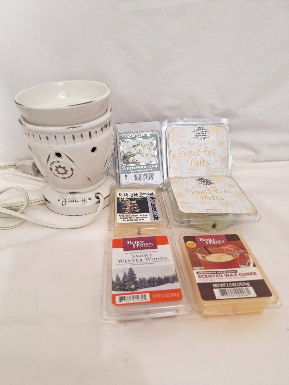 Scentsy HAMPTON wax warmer Ivory ceramic w/ wax squares